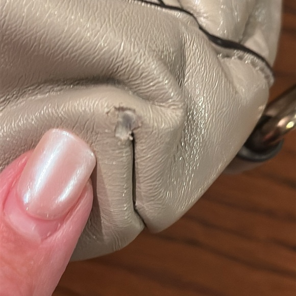 Quilted tan Handbag - Picture 5 of 9